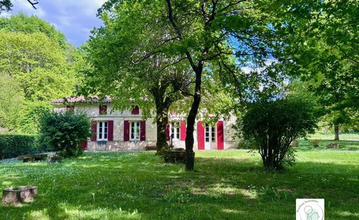 House in Pugnac, Nouvelle-Aquitaine, France 1