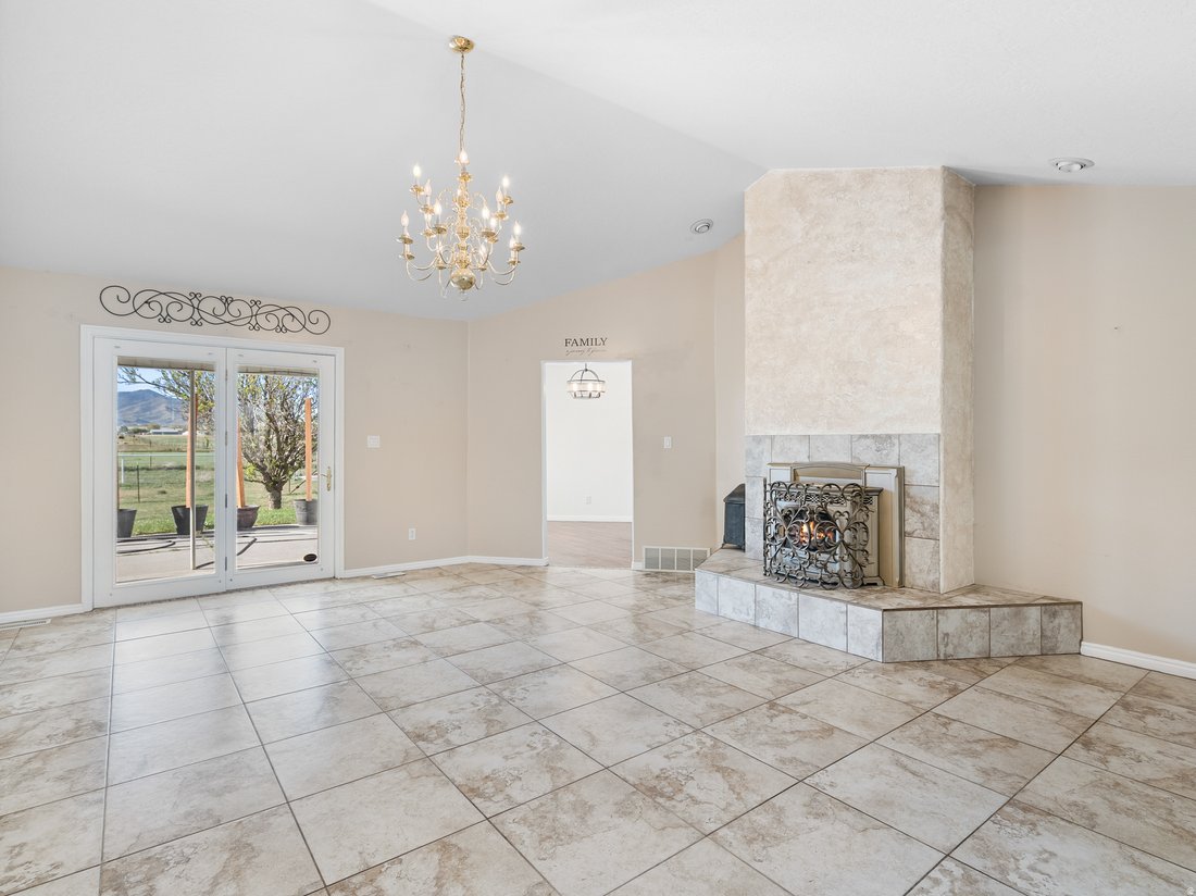 House in Erda, Utah, United States 5 - 17703669