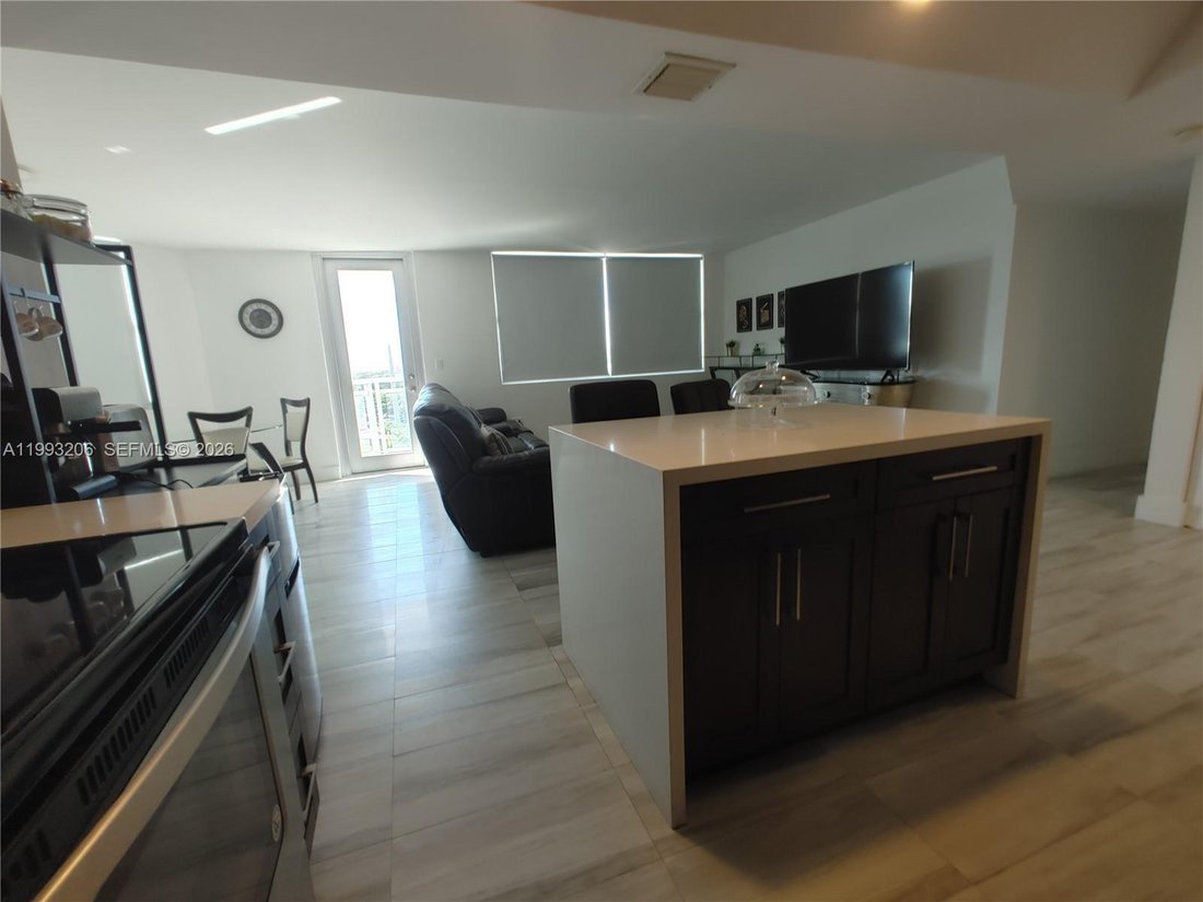 Condo in Miami Beach, Florida, United States 4 - 17542925