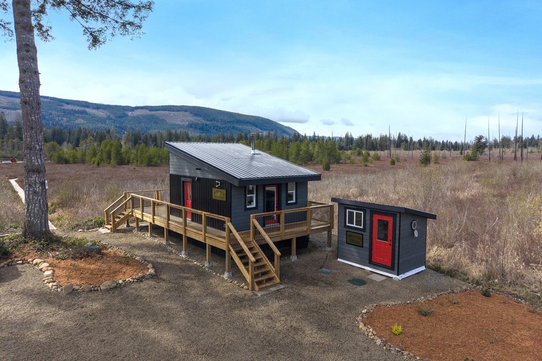 Farm Ranch in Courtenay, British Columbia, Canada 2 - 17711433