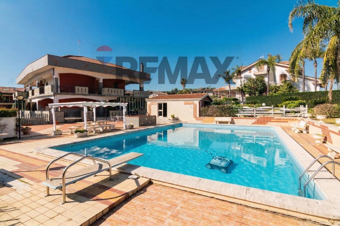 Villa in Aci Sant'Antonio, Sicily, Italy 2 - 17709426