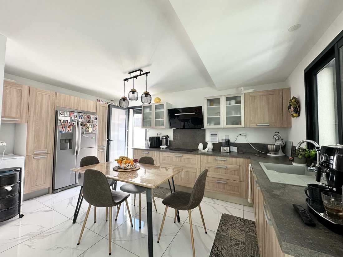 Villa in Carnoux-en-Provence, Provence-Alpes-Côte d'Azur, France 4 - 17703728