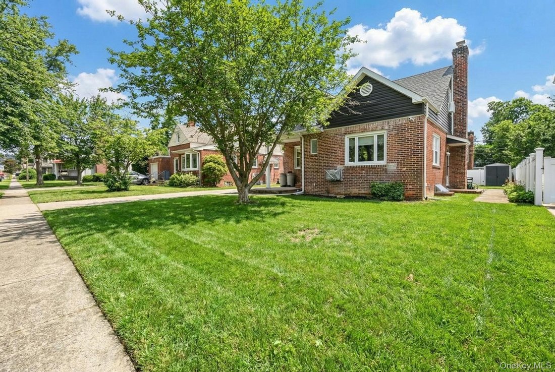 House in New Hyde Park, New York, United States 2 - 17713106