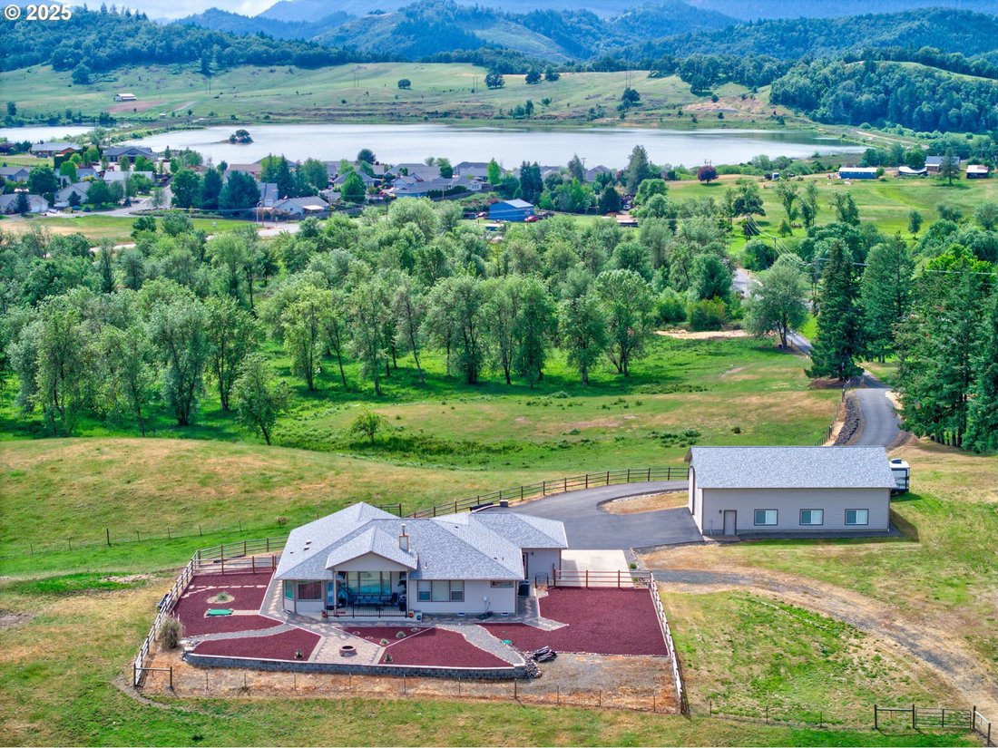 House in Sutherlin, Oregon, United States 2 - 17705283