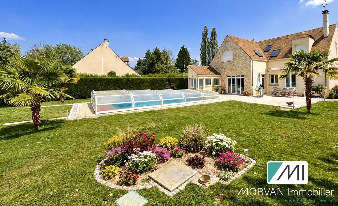 House in Les Essarts-le-Roi, Ile-de-France, France 1 - 17709892