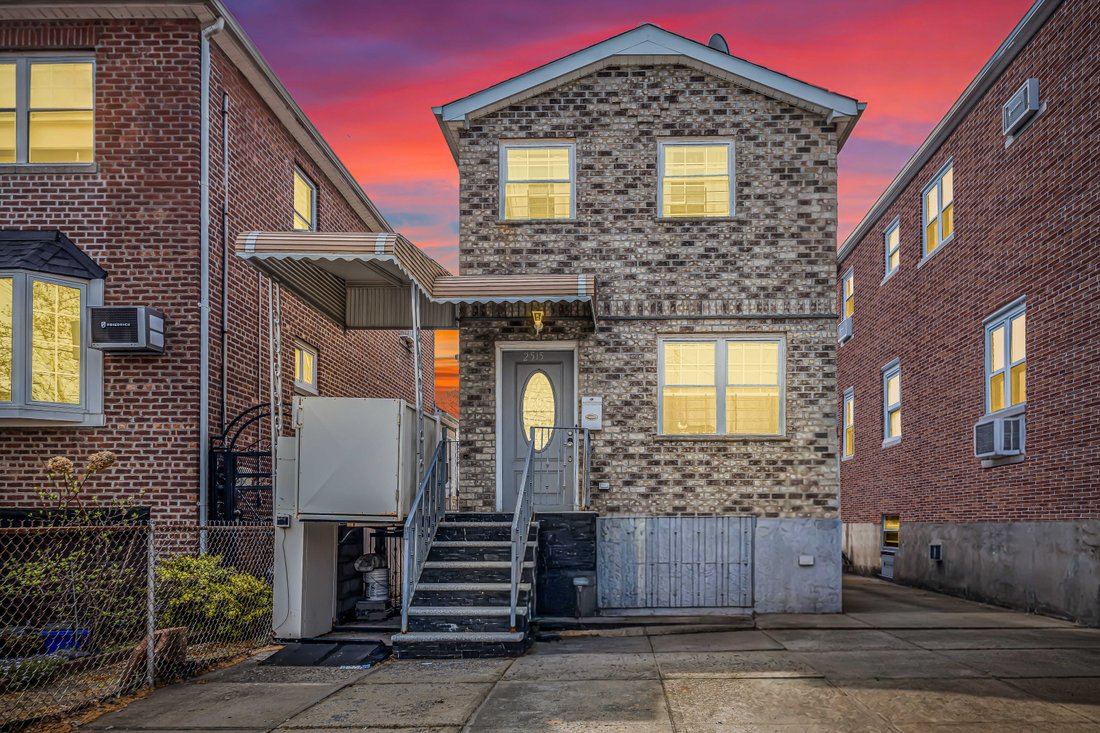 House in New York, New York, United States 1 - 17704425