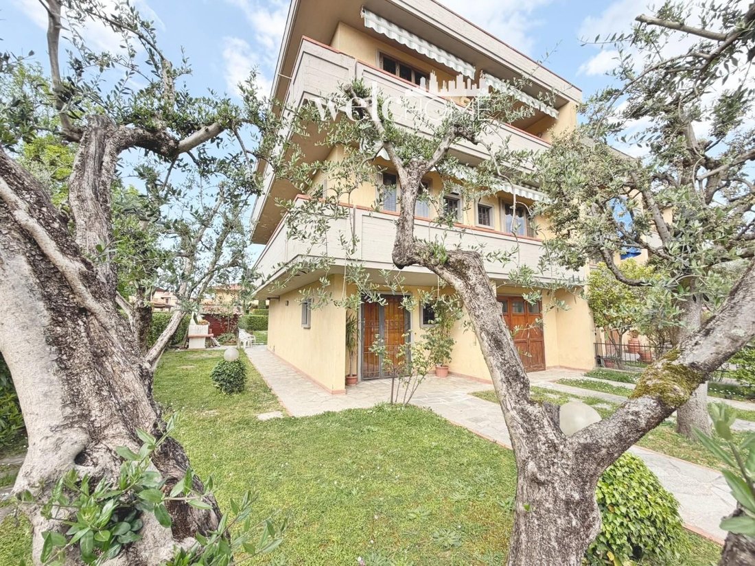 Country House in Center, Campi Bisenzio, Tuscany 1 - 17708625
