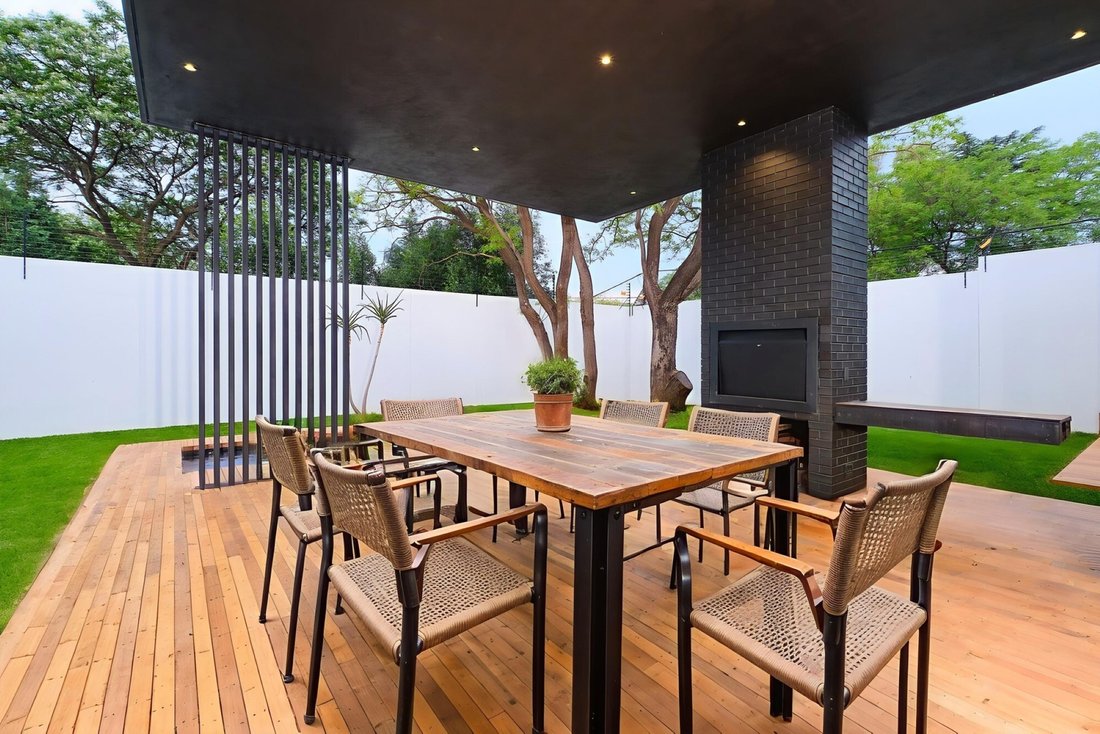 Country House in Illovo, Chislehurston, Gauteng 3 - 16976685