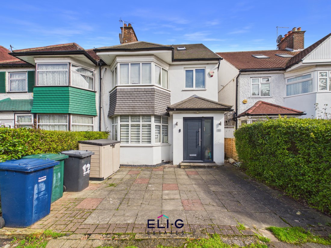 House in Barnet, England 1 - 17703216