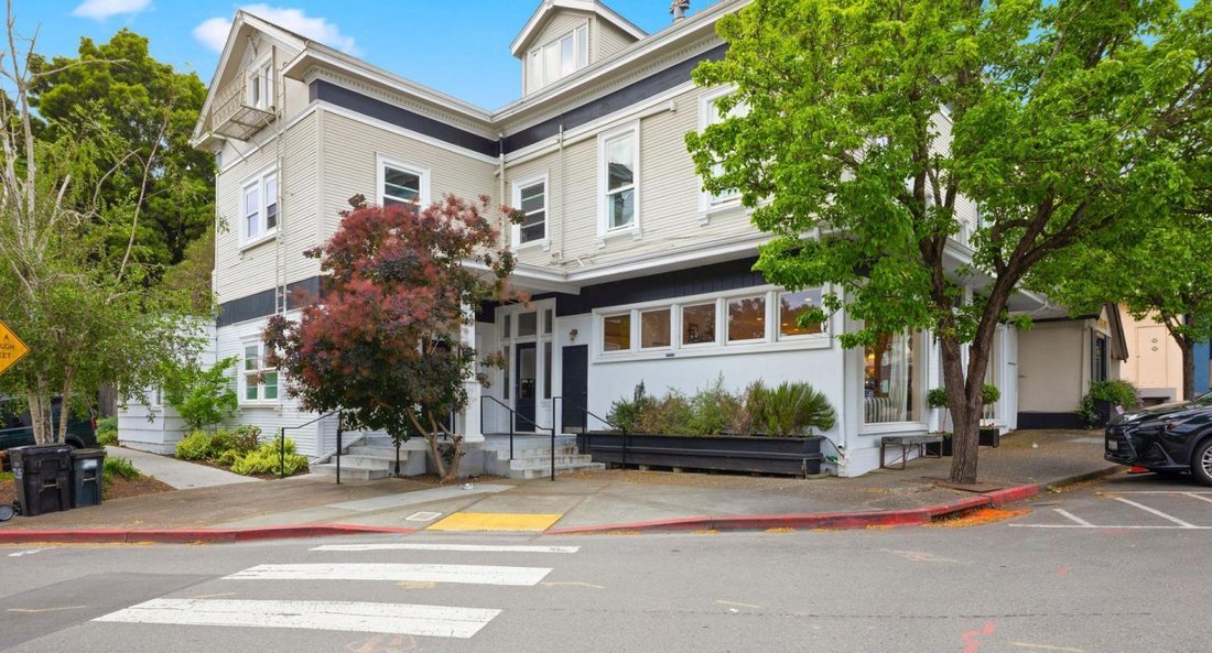 Corte Madera, California, United States 2 - 17706621