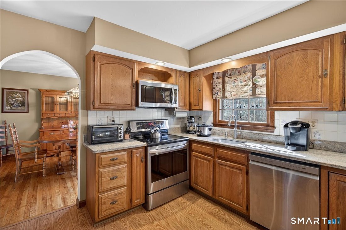 House in Shelton, Connecticut, United States 4 - 17710314