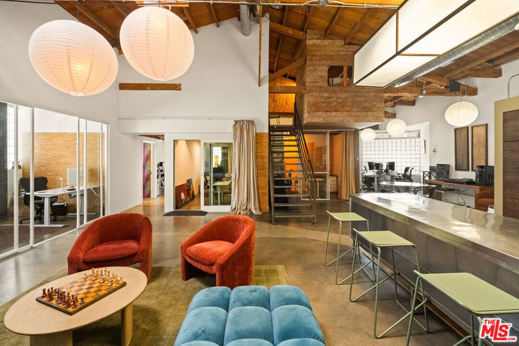 Los Angeles, California, United States 4 - 17706468