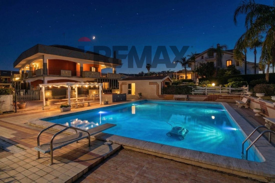 Villa in Aci Sant'Antonio, Sicily, Italy 1 - 17709426