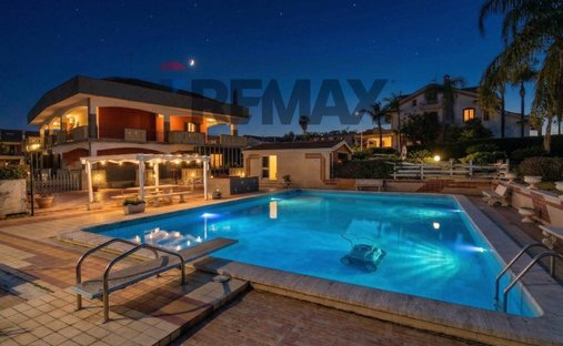 Villa in Aci Sant'Antonio, Sizilien, Italien 1
