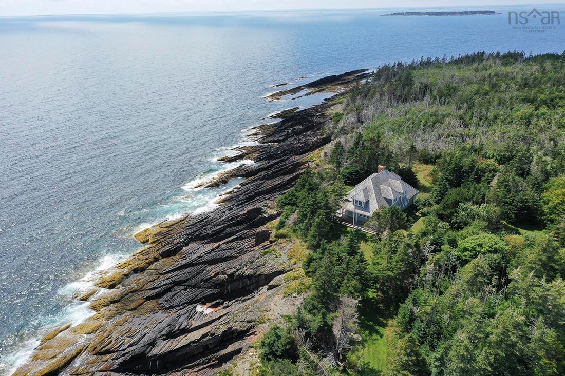 House in Lunenburg, Nova Scotia, Canada 1 - 17708229