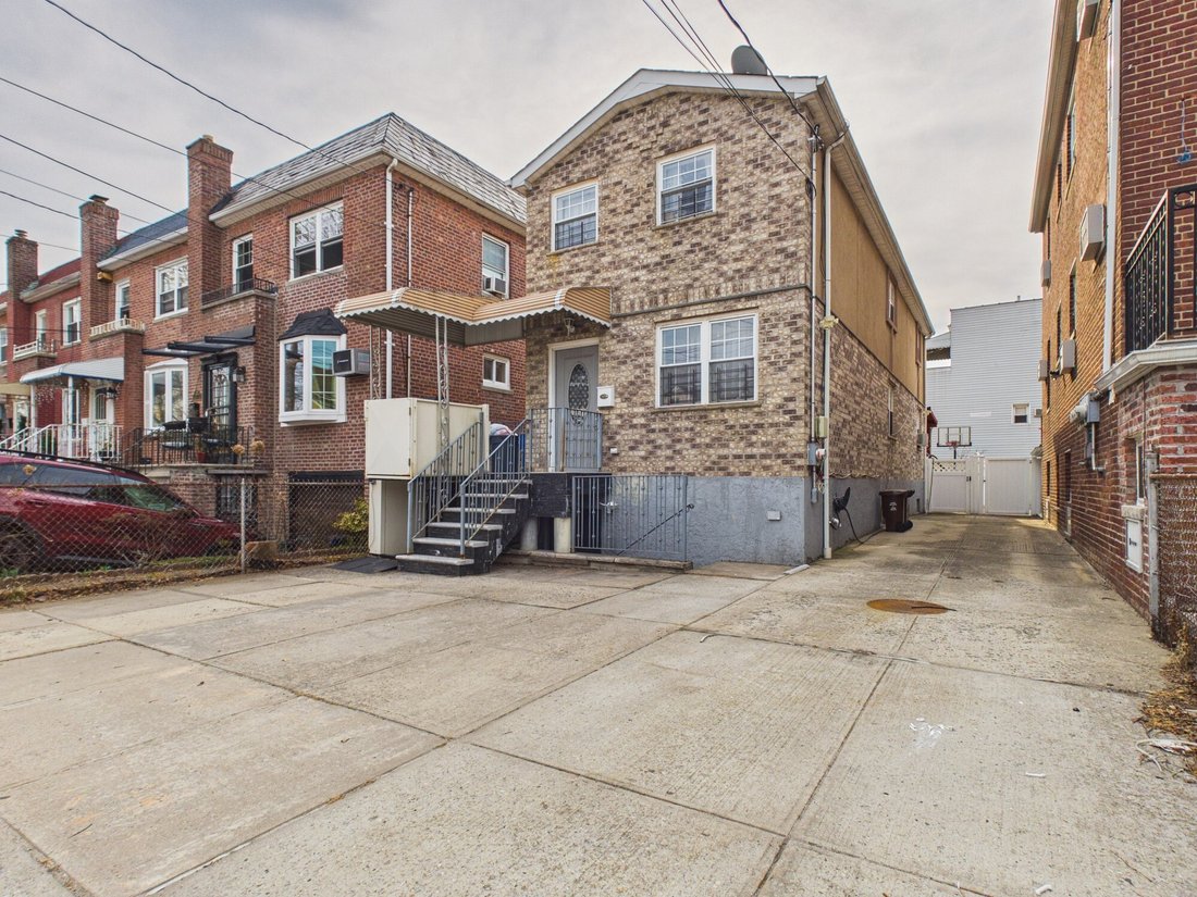 House in New York, New York, United States 4 - 17704425