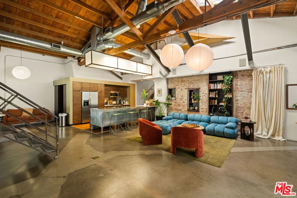 Los Angeles, California, United States 3 - 17706468