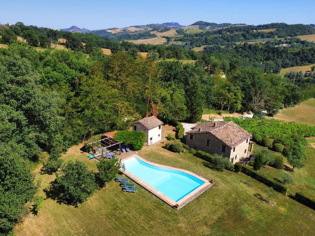 Country House in Gualdo, Marche, Italy 4 - 17709410