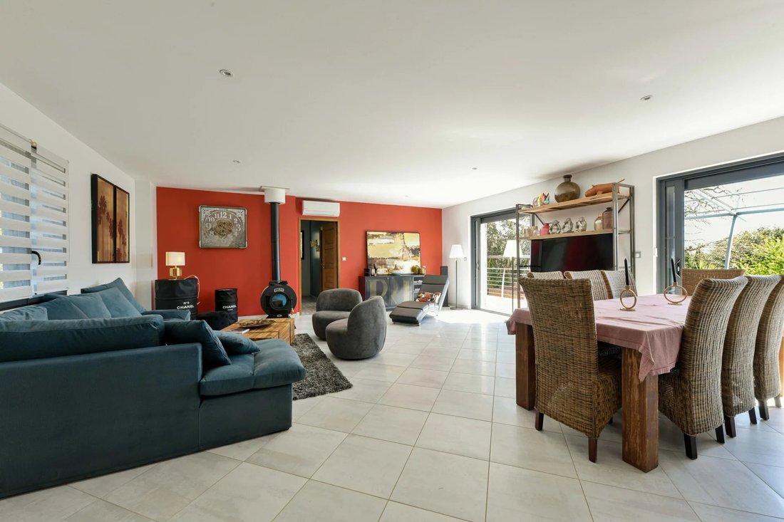 Estate in Uzès, Occitania, France 2 - 17708614