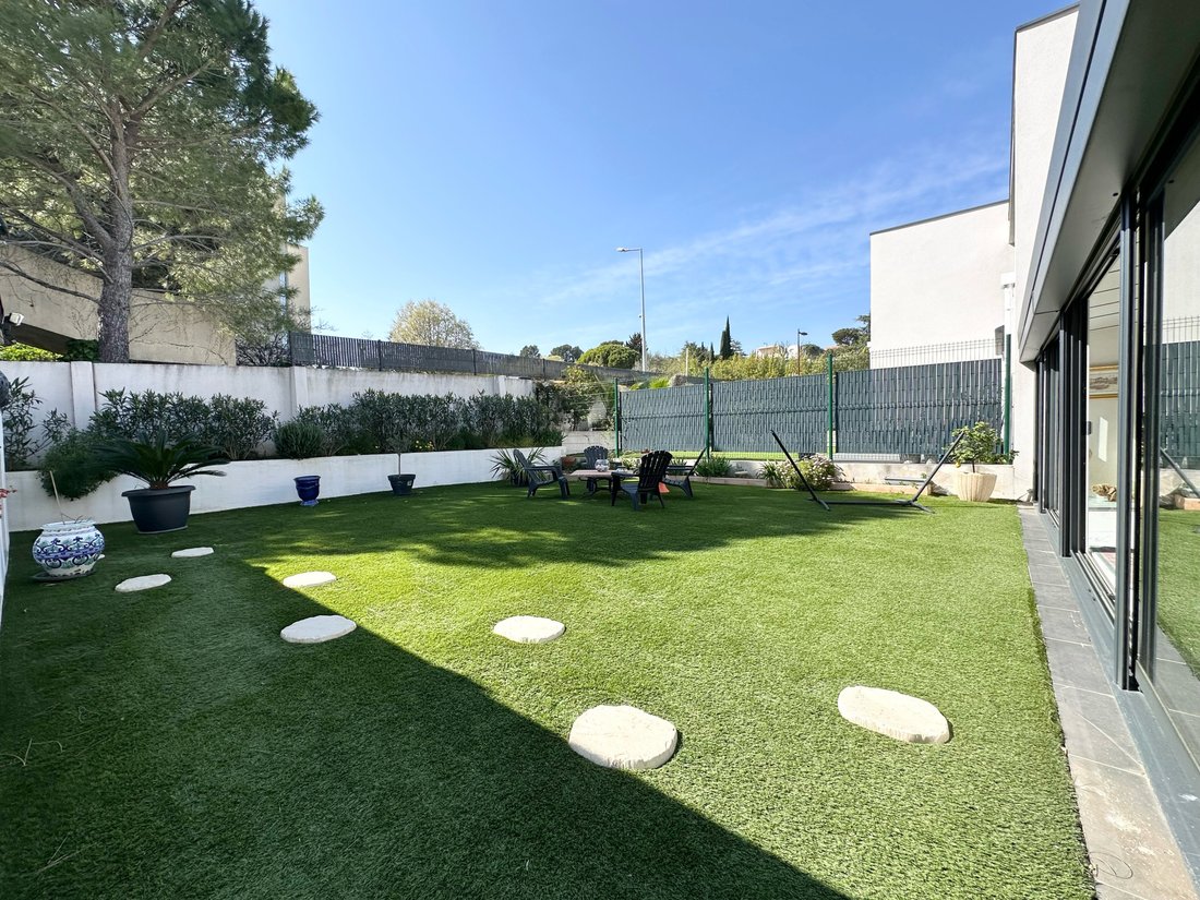 Villa in Carnoux-en-Provence, Provence-Alpes-Côte d'Azur, France 1 - 17703728