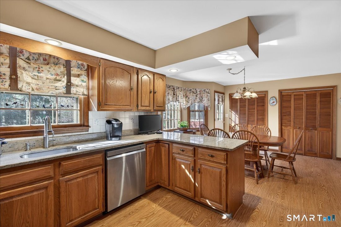 House in Shelton, Connecticut, United States 5 - 17710314