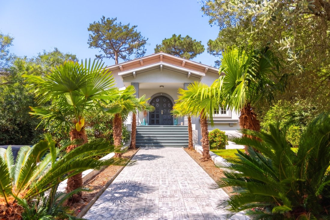House in Arcachon, Nouvelle-Aquitaine, France 1 - 17708576