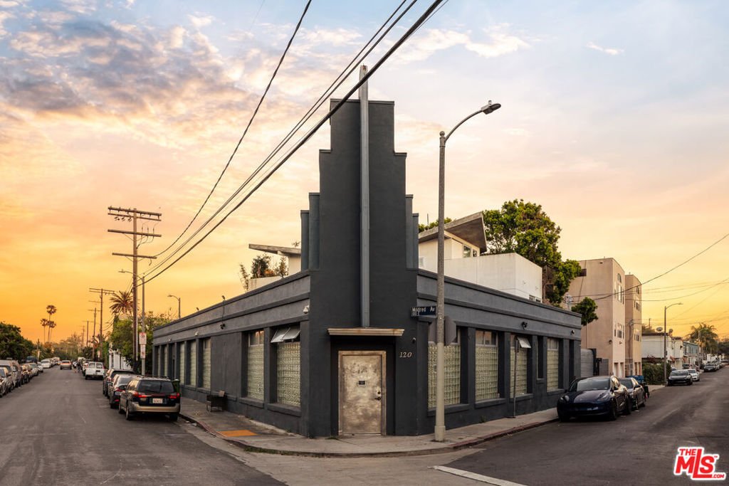 Los Angeles, California, United States 1 - 17706468