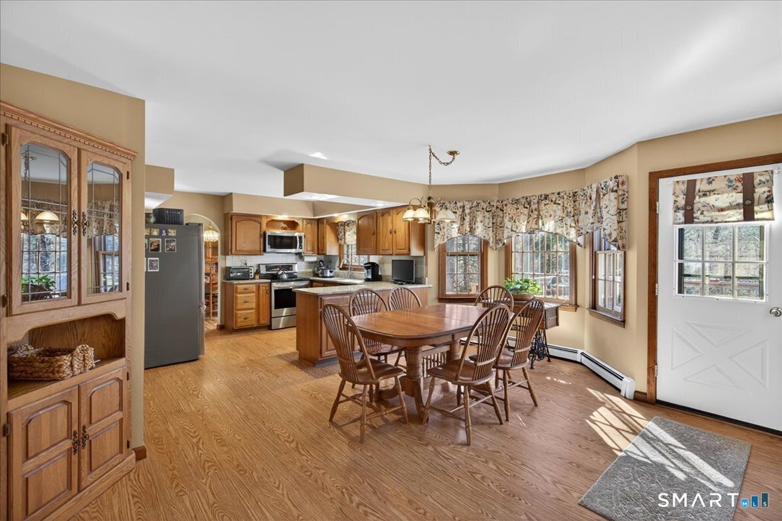 House in Shelton, Connecticut, United States 3 - 17710314