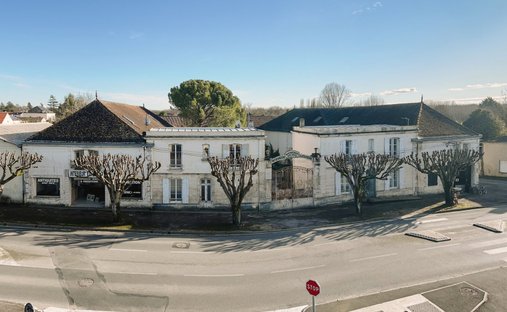 House in Sud, Saint-Jean-d'Angély, France 1