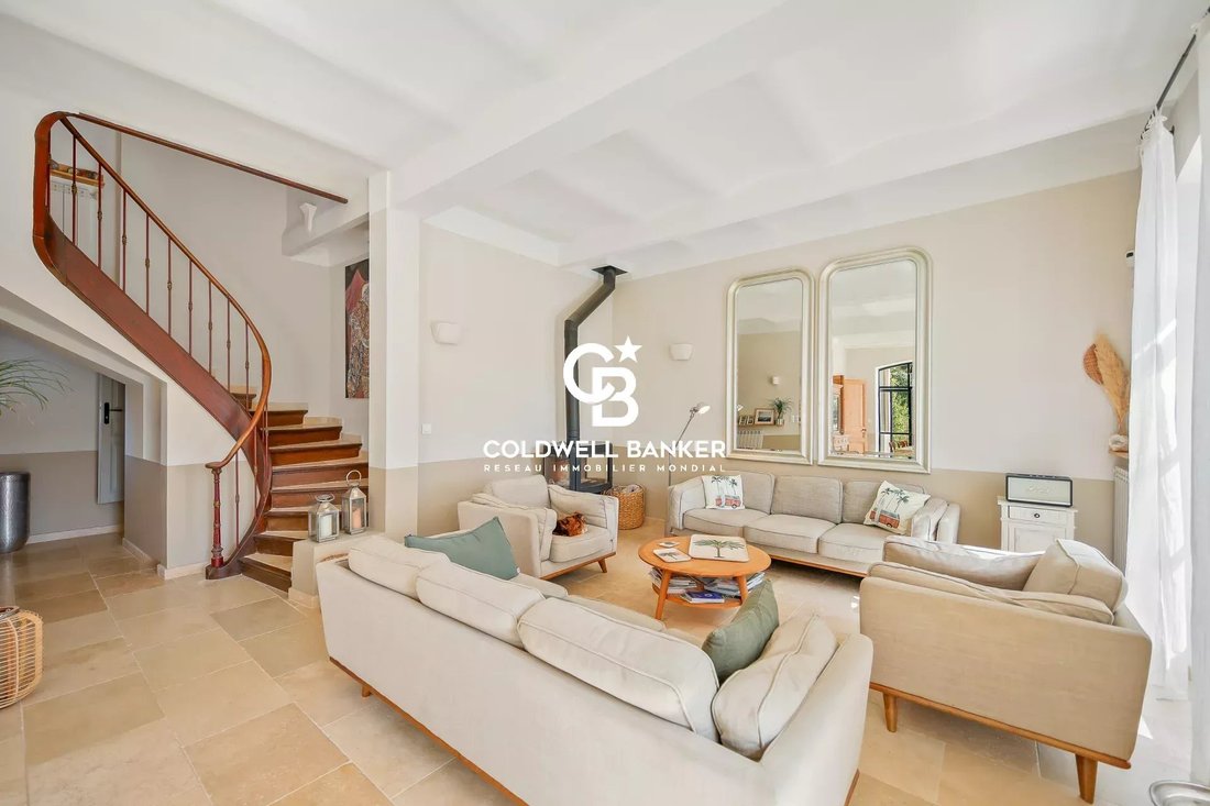 Villa in Carqueiranne, Provence-Alpes-Côte d'Azur, France 2 - 17712842