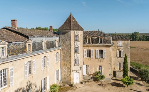 Castle in Exterieur, Langon, France 1
