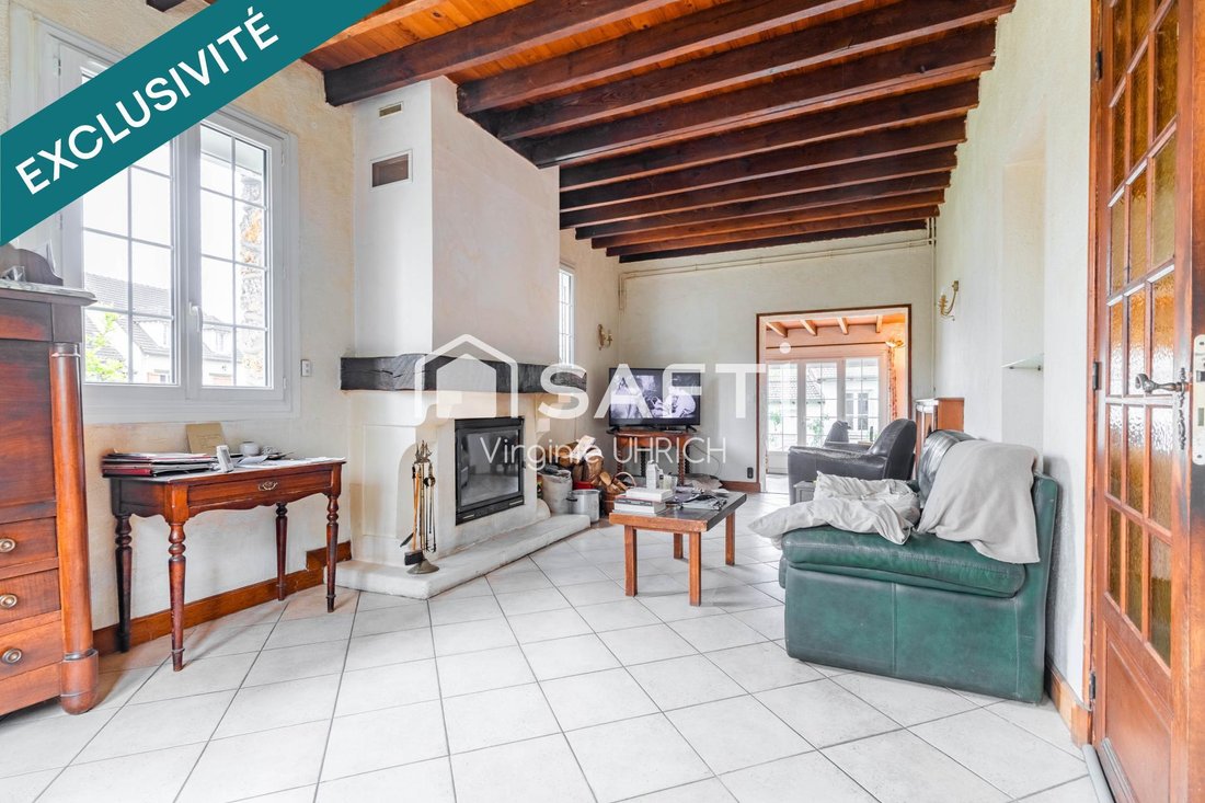 House in Le Mesnil-Saint-Denis, Ile-de-France, France 2 - 17713503