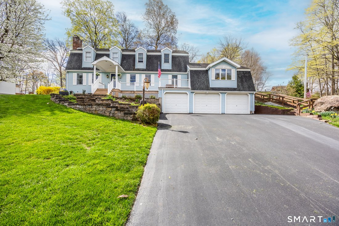 House in Wallingford, Connecticut, United States 2 - 17714515