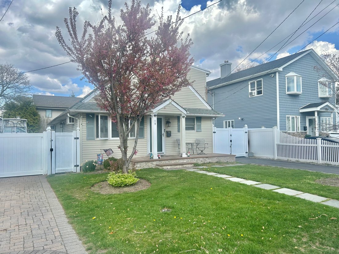House in Babylon, New York, United States 2 - 17705781