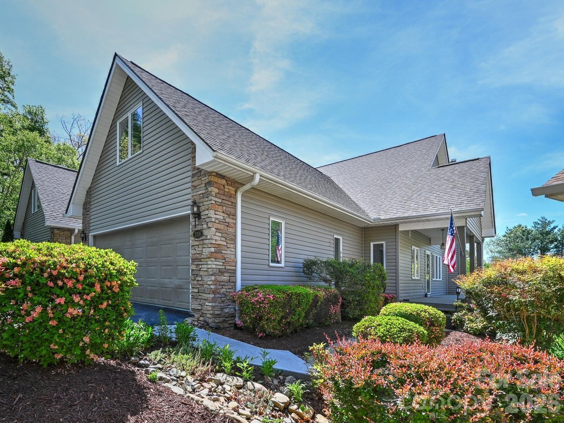 Townhouse in Laurel Park, North Carolina, United States 1 - 17136563