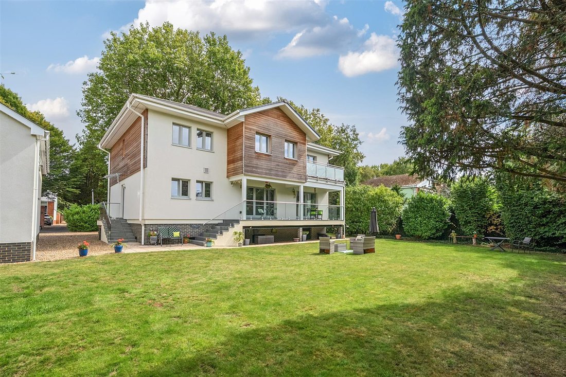House in Maidenhead Court, England 2 - 17712220