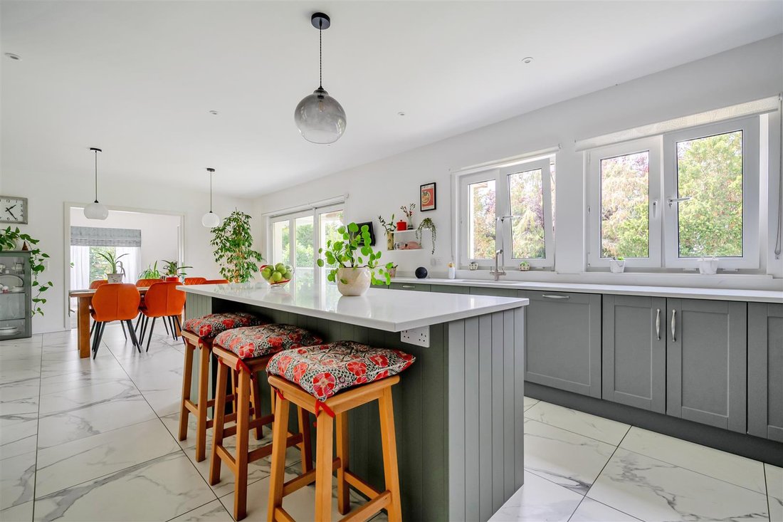 House in Maidenhead Court, England 3 - 17712220