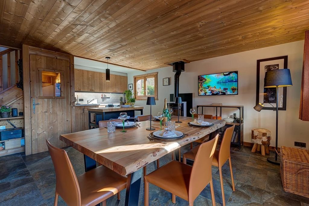 Chalet in Les Houches, Auvergne-Rhône-Alpes, France 3 - 17708772