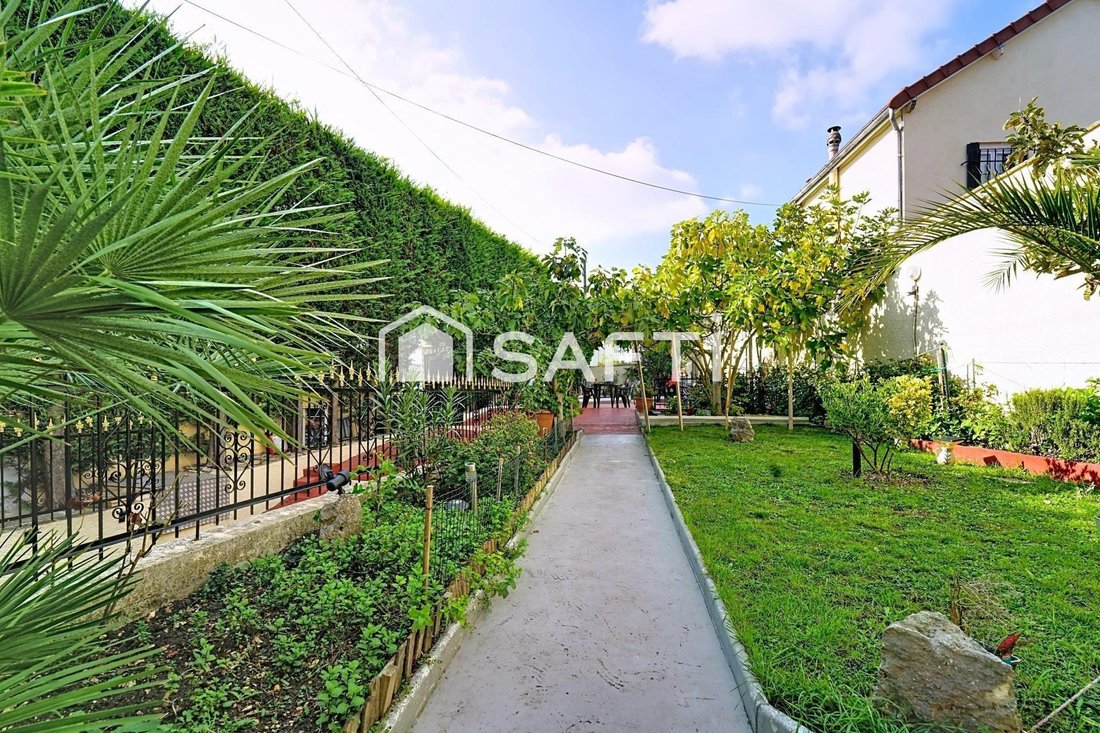 House in Arrondissement of Bobigny, Ile-de-France, France 5 - 17713483