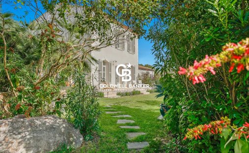 Villa in Carqueiranne, Provence-Alpes-Côte d'Azur, France 1
