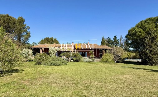 House in Nevons-route d'Apt, L'Isle-sur-la-Sorgue, France 1