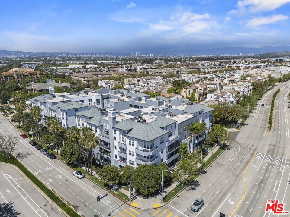 Condo in Los Angeles, California, United States 3 - 17706475