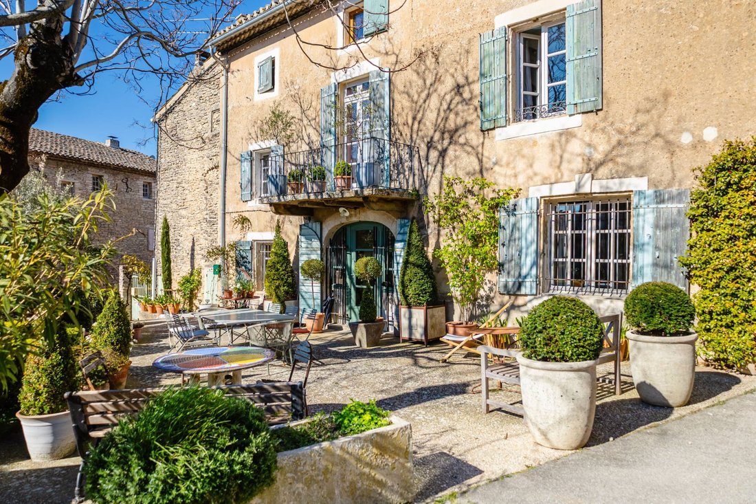House in Cabrières-d'Avignon, Provence-Alpes-Côte d'Azur, France 1 - 17712672
