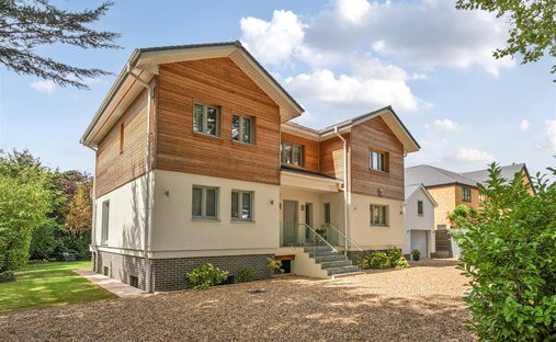 House in Maidenhead Court, England 1