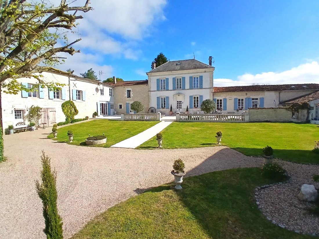 House in Centre Ville, Saint-Jean-d'Angély, France 1 - 17706402
