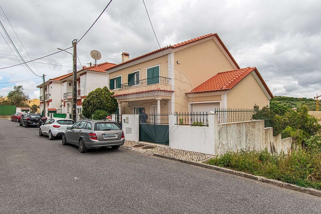House in Camarate, Unhos e Apelacao, Lisbon, Portugal 1 - 17712508
