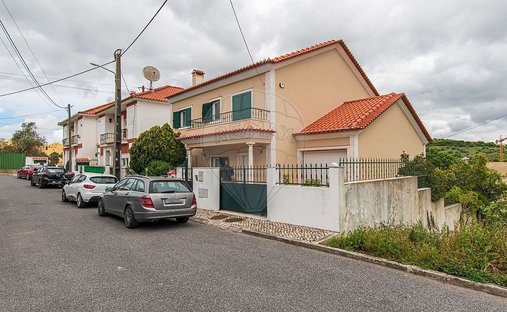 House in Camarate, Unhos e Apelacao, Lisbon, Portugal 1