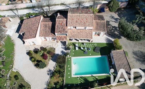 House in Ouest, Lorgues, France 1