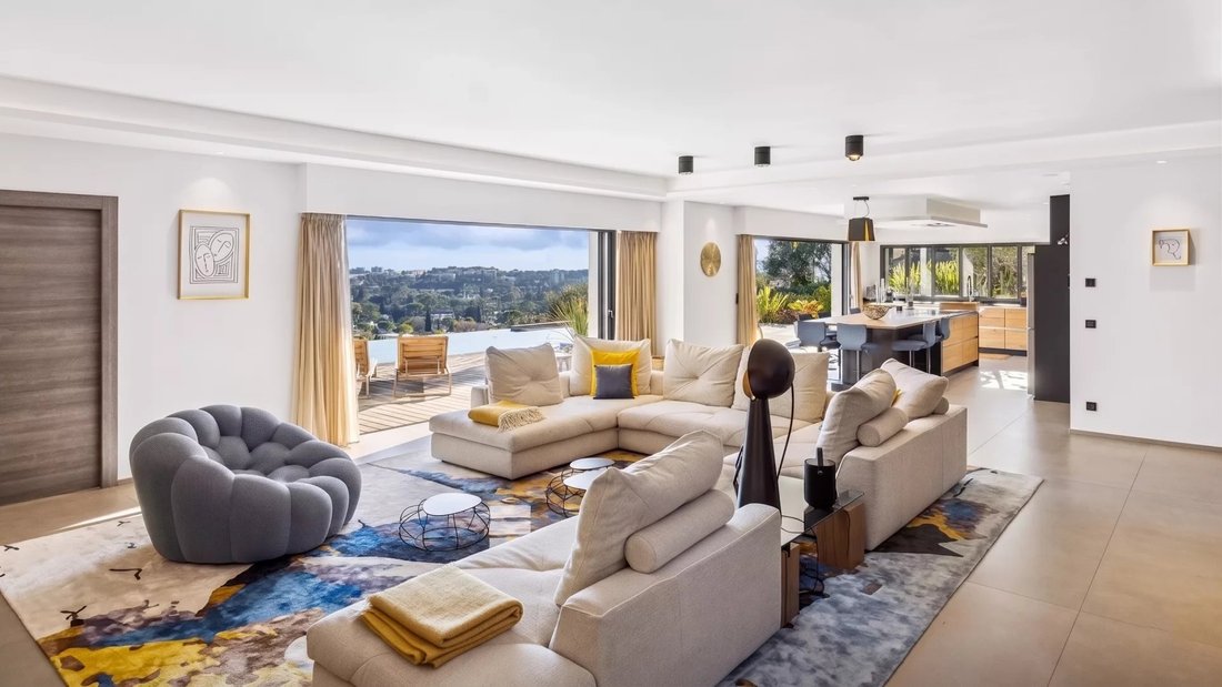 Villa in Mougins, Provence-Alpes-Côte d'Azur, France 2 - 17712808