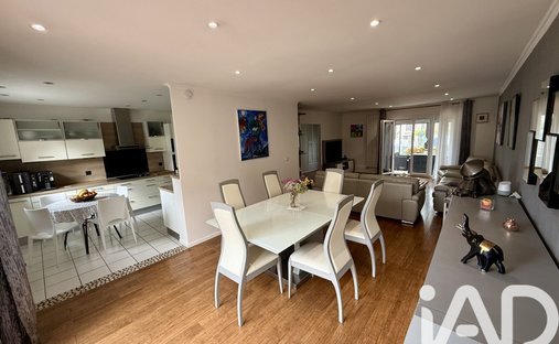 House in Neuilly-sur-Marne, Ile-de-France, France 1